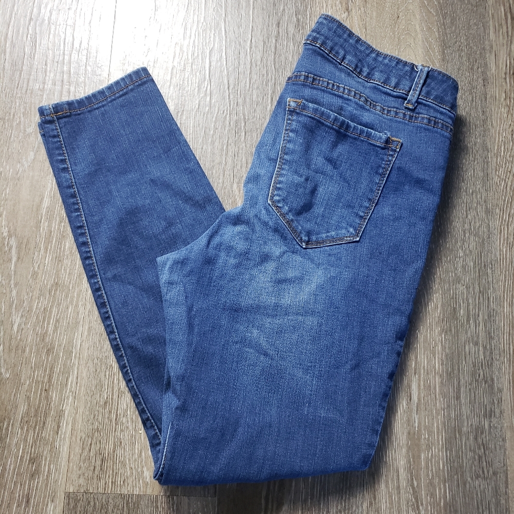 Adrienne Vittadini skinny ankle jeans. Size 10